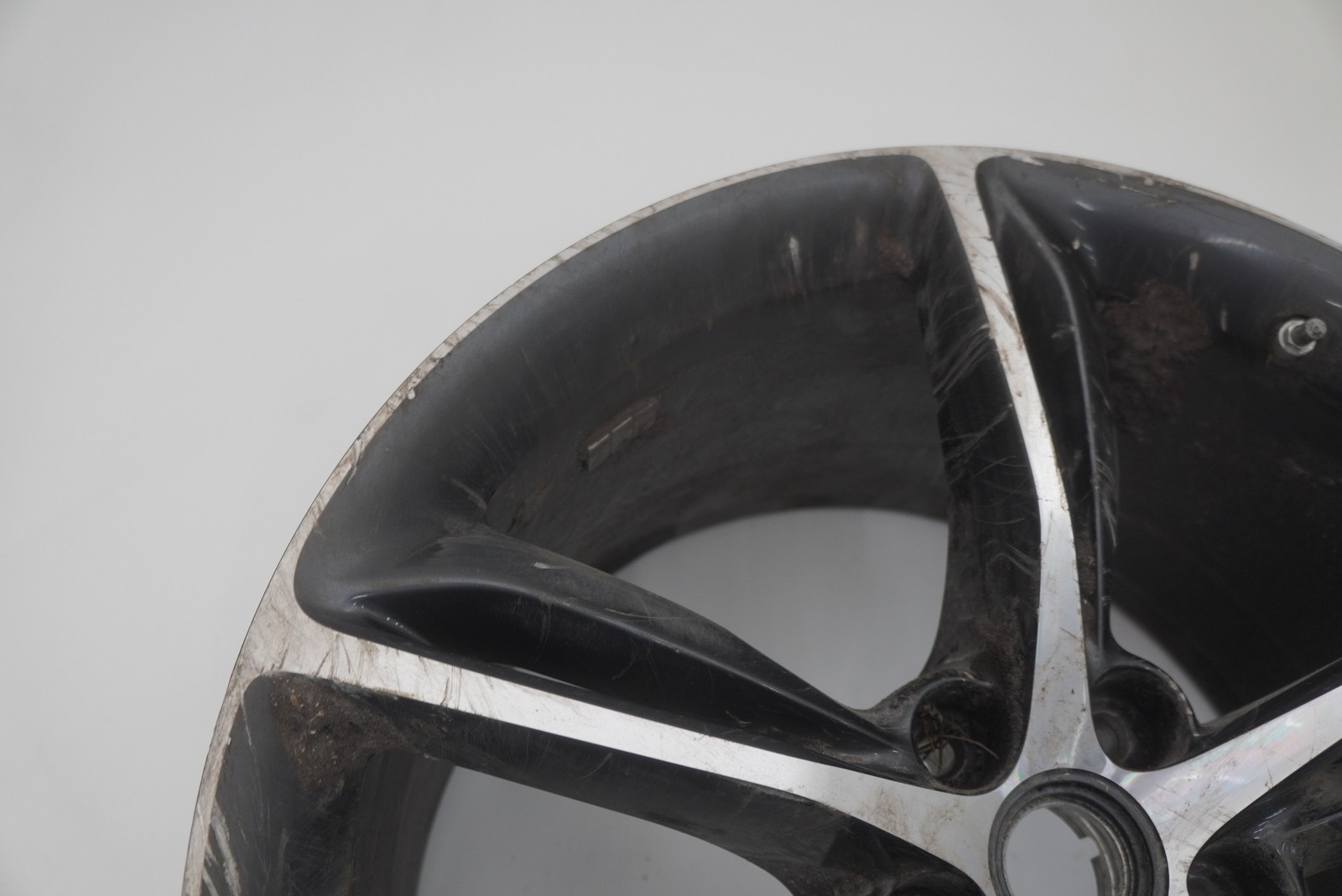 Ferrari 296 2024 Rear Right Wheel Gray P/N 986224