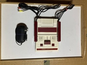 Working Early AV Modded Famicom w/ AC Adapter