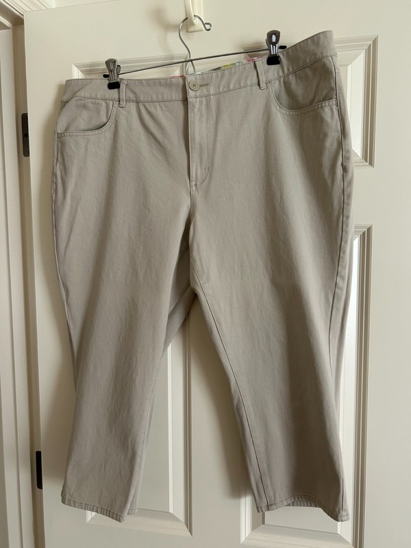 Coldwater Creek Khaki Capris size 18 EUC