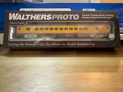 Autobús WalthersProto HO 44 asientos serie Heritage Katy Flyer #5468 iluminado - NUEVO | Condition: New