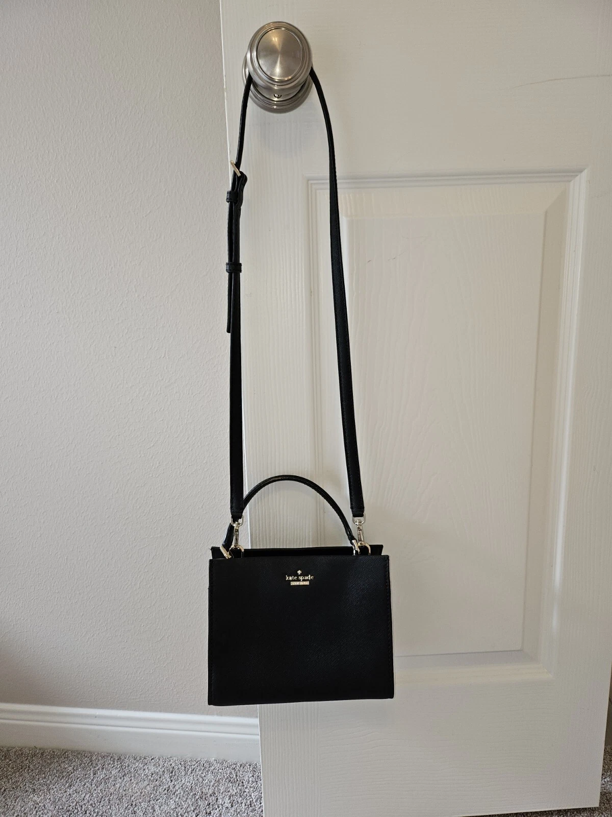 Kate Spade Cameron Street Sarah piccola borsa a tracolla nera in pelle saffiano