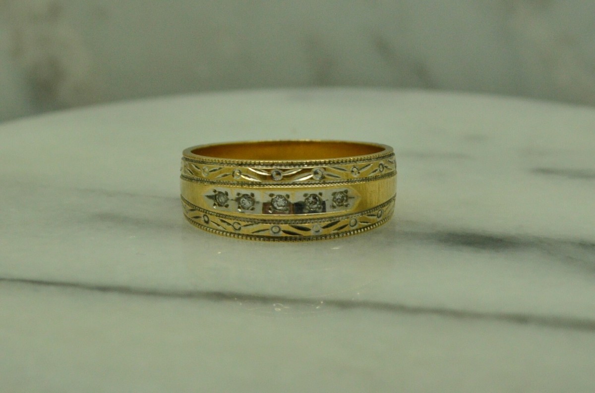 14K Yellow Gold 5 stone diamond ring band w/ etched design size 6