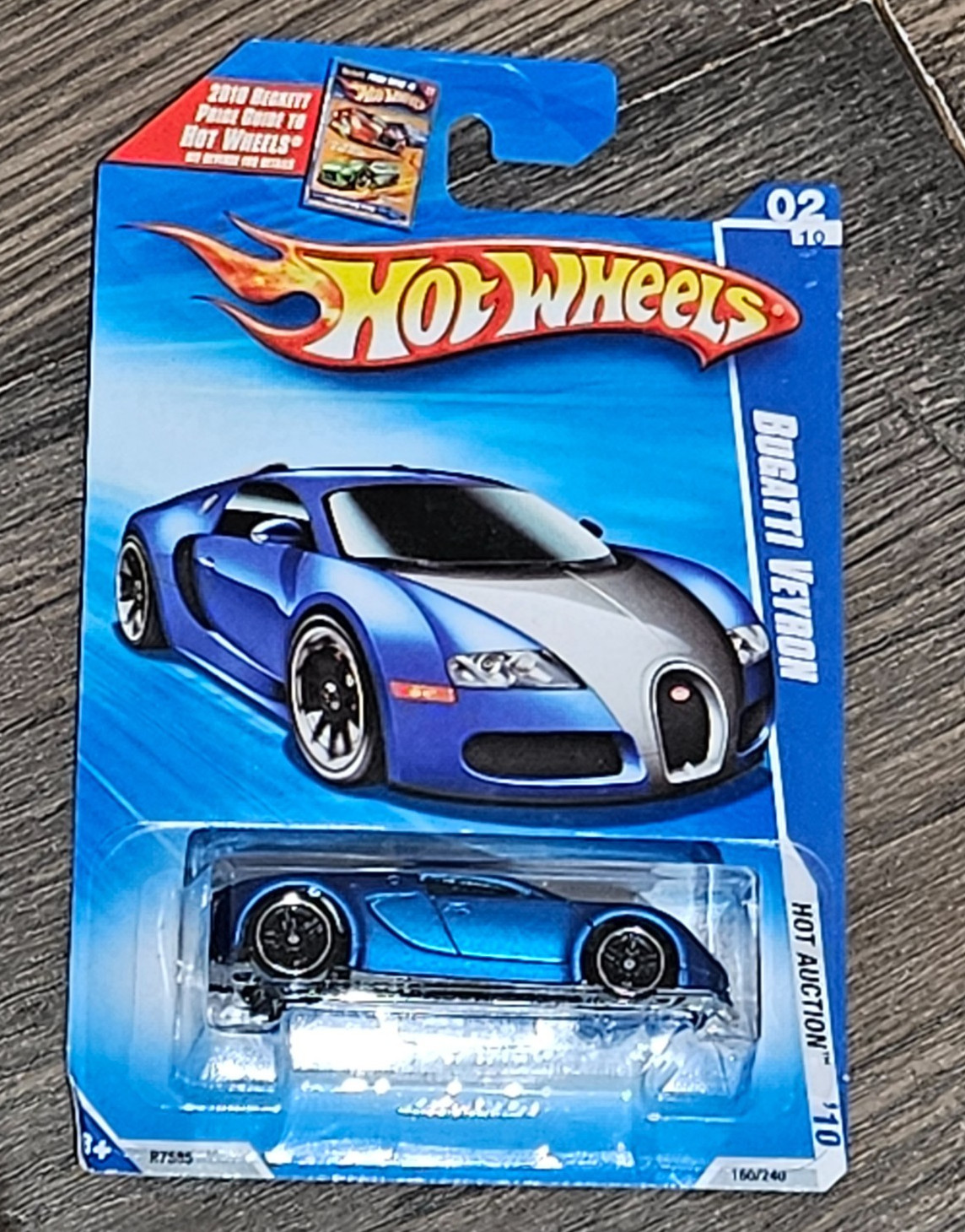 Hot Wheels 2010 HW Hot Auction 2/10 160/240 2005 Bugatti Veyron Blue PR5 W1