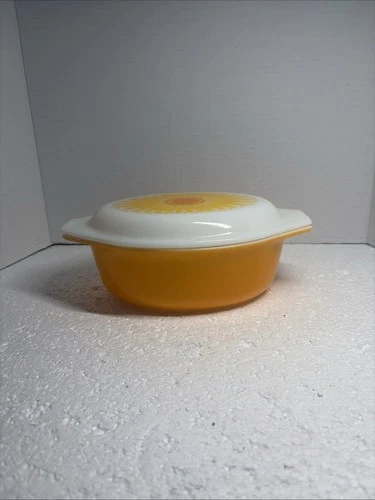 Vintage PYREX Daisy/Sunflower 1 - 1/2 Qt Ovenware Casserole Lid & DISH 043