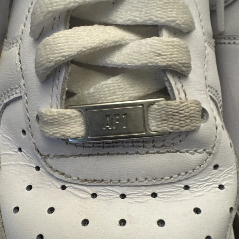 Pre Loved Size 8.5 - Nike Air Force 1 '07 Low Triple White Excellent Condition, photo 3 of 5