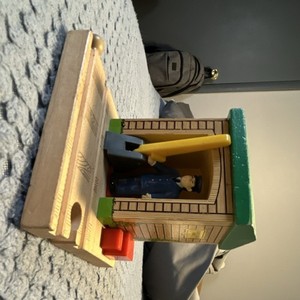 Learning Curve Thomas & Friends Wooden Railway Conductor Shed 2001