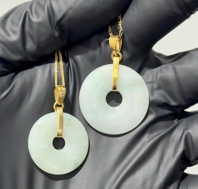 Real Jade  & 18K Gold Disc Pendant BRAND NEW