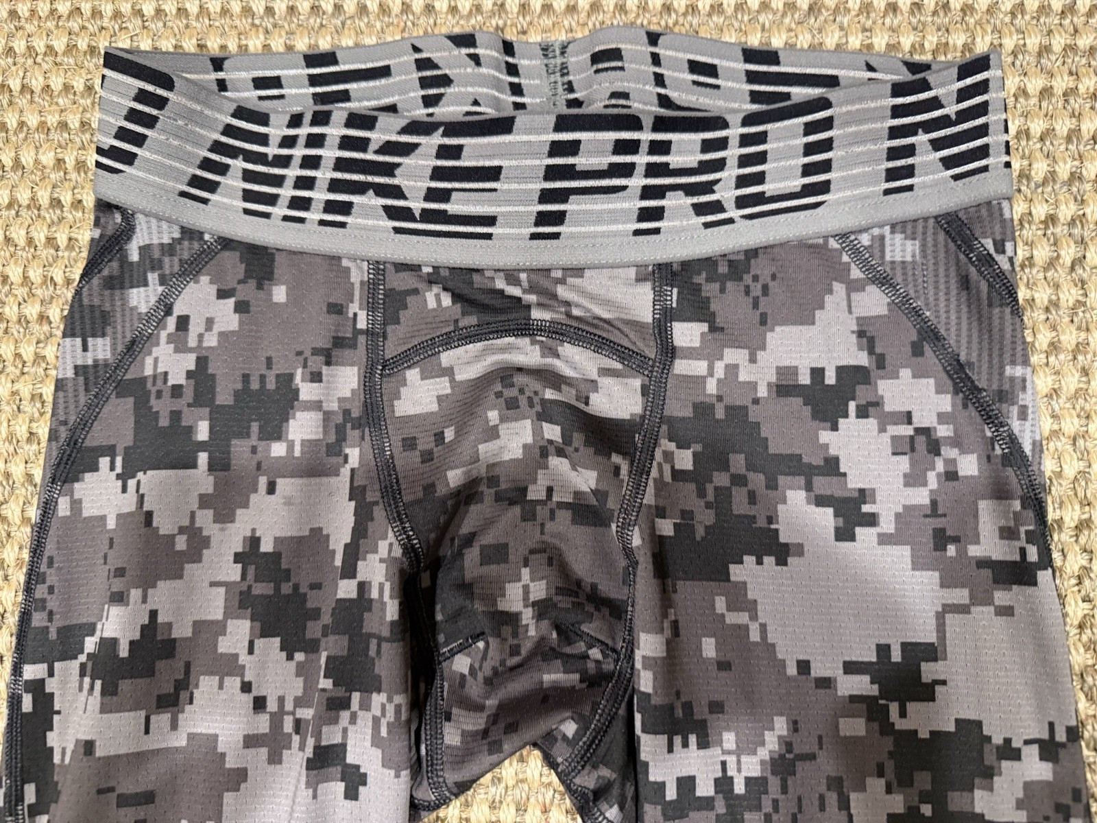 Nike Pro Hypercool Compression 3/4 Training Tight… - image 3