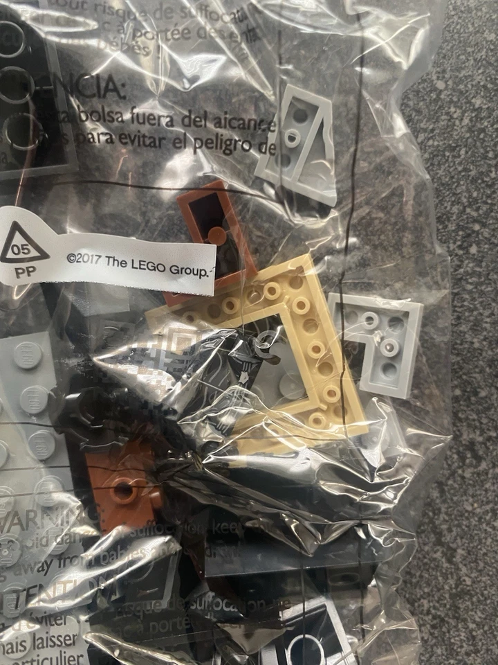 New. Sealed. Lego DC Batman Arkham Asylum 76300 CATWOMAN Minifigure - Image 2 of 4