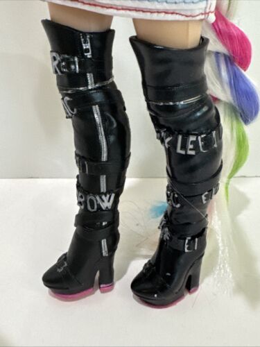 Bambola Rainbow High Amaya Raine Hair Studio serie 1 capelli bianchi lunghi articolati - Foto 6 di 8