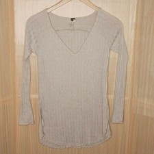 We The Free Distressed V Neck Sweater XS
