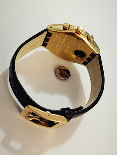 SWATCH IRONY CHRONO 2002 GOLDFINGER SPECIALE JAMES BOND 007 YCG401 NUOVO - Imagen 6 de 15