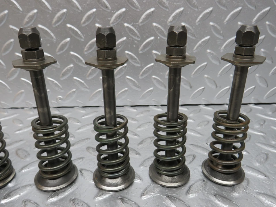 ⚙0886⚙ Mercedes-Benz W123 240D Engine Exhaust Valve with Spring - image 3 of 4