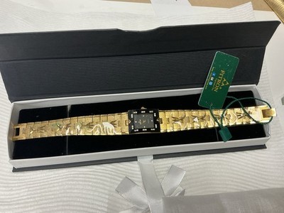 VINTAGE LUXURY  Lady s WATCH BLACK DIAL STAINLESS STEEL BRACELET  NOS