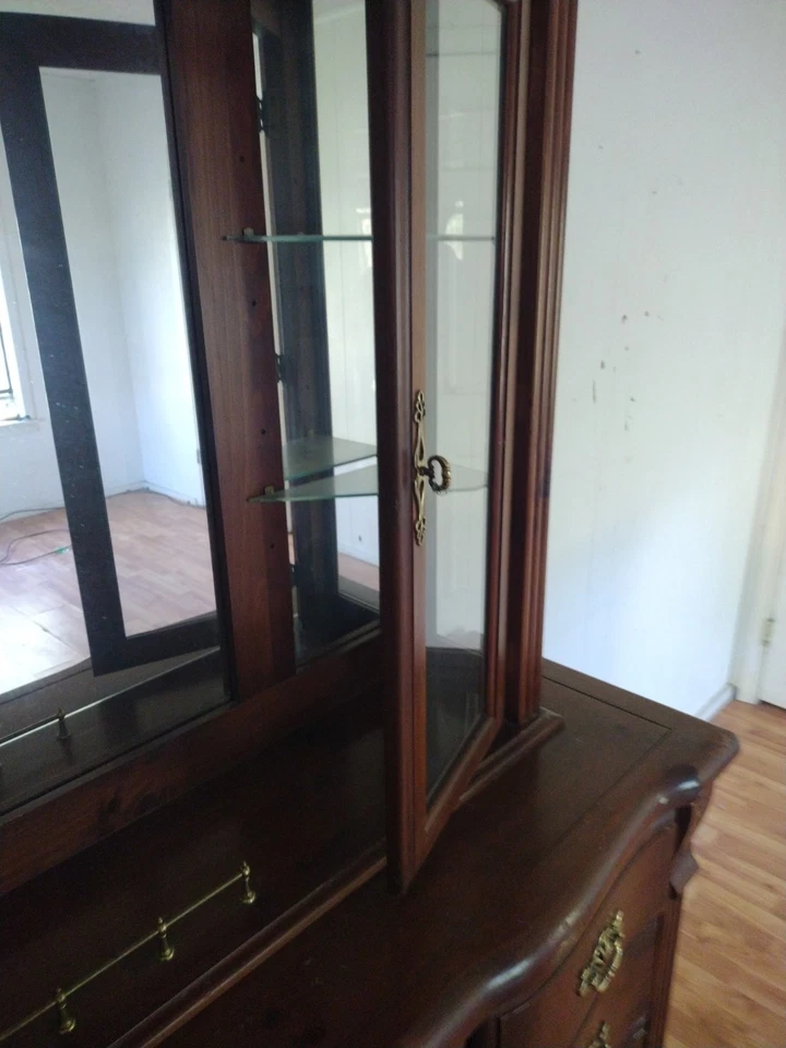 Nice Soild Wood Dresser Mirror Chest with Drawers Bedroom Furniture - Image 4 of 4