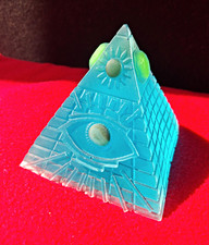 Pyramide Figur mit Augen-Motiv, Blau/Gr&uuml;n, Feng Shui Deko.H&ouml;he:9cm Breite: 7 cm