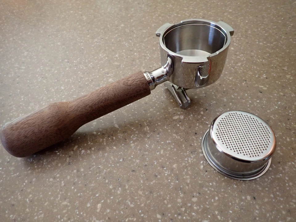 Delonghi 51mm Walnut Handle Stainless Steel Espresso Filter - Image 4 of 4