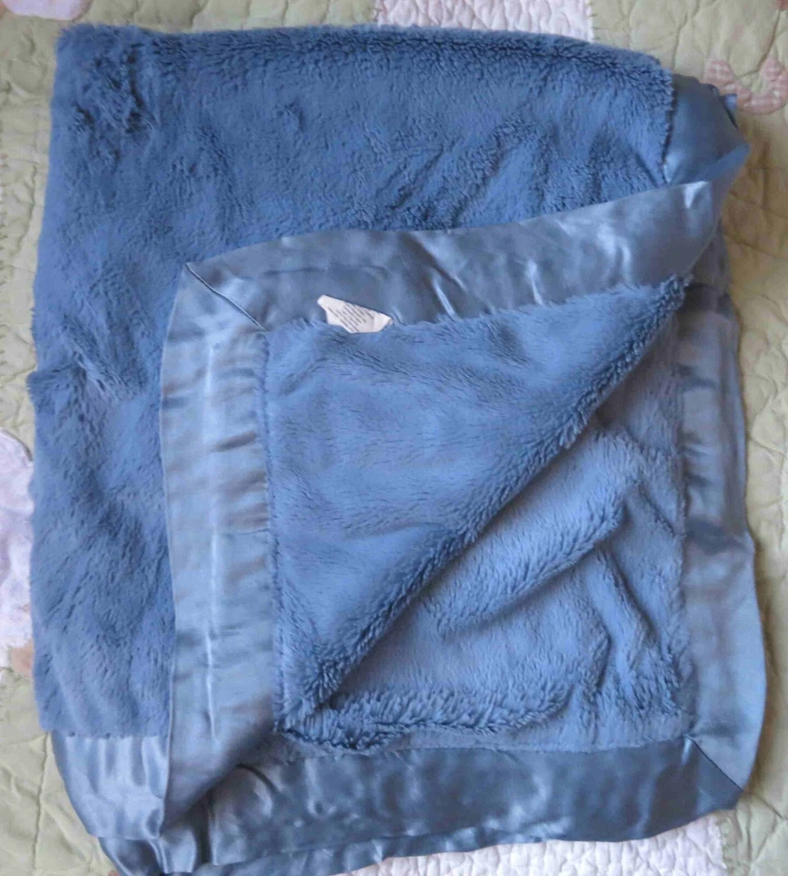 Manta Little Giraffe Pizarra Azul Gruesa Esponjosa Felpa Bebé Niño con Borde Satinado Usada en Excelente Condición Foto 3 de 3