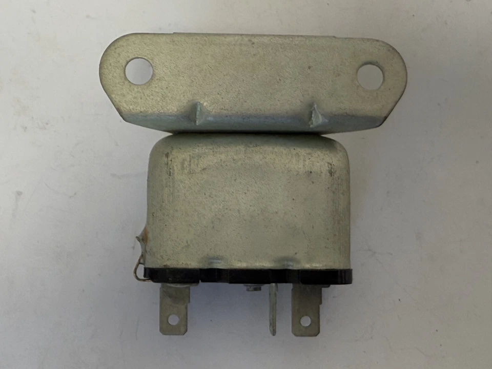 1966 - 1967 年道奇充电器旋转控制车头灯前照灯继电器 2661154 NOS — 第 4/4 张图片