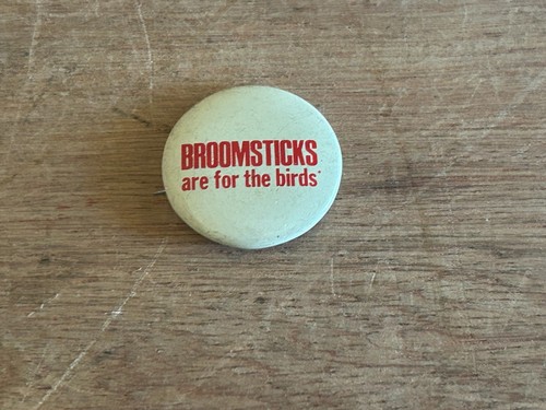 Spilla scopa pinback sono per gli uccellini bottone distintivo spilla pantaloni vintage - Foto 3 di 24