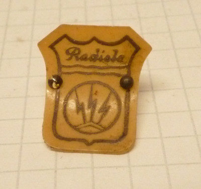 Firmenzeichen, Emblem, Logo  '' Radiola '' Röhrenradio 50er Jahre              #RT