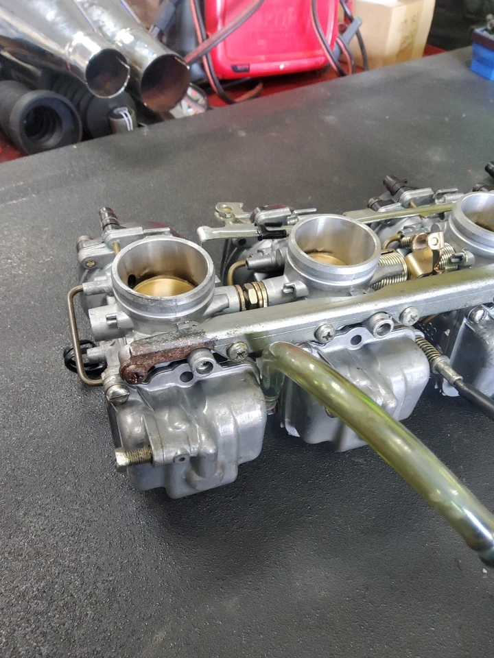 Conjunto de carburador de carbohidratos 1990 90 89-97 Suzuki Katana GSX750F PARA RECONSTRUCCIÓN/PIEZAS Foto 2 de 4