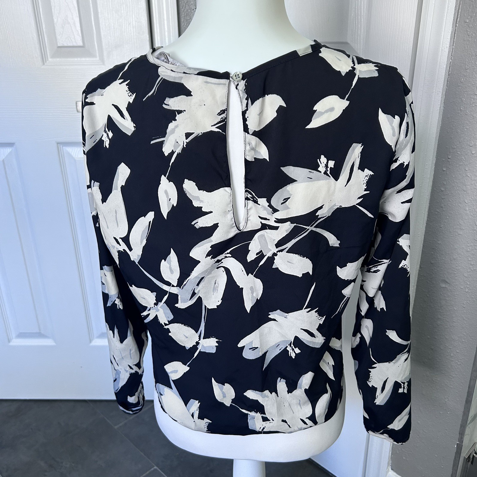 Banana Republic Petite S Floral Blouse Navy White Long Sleeve Top