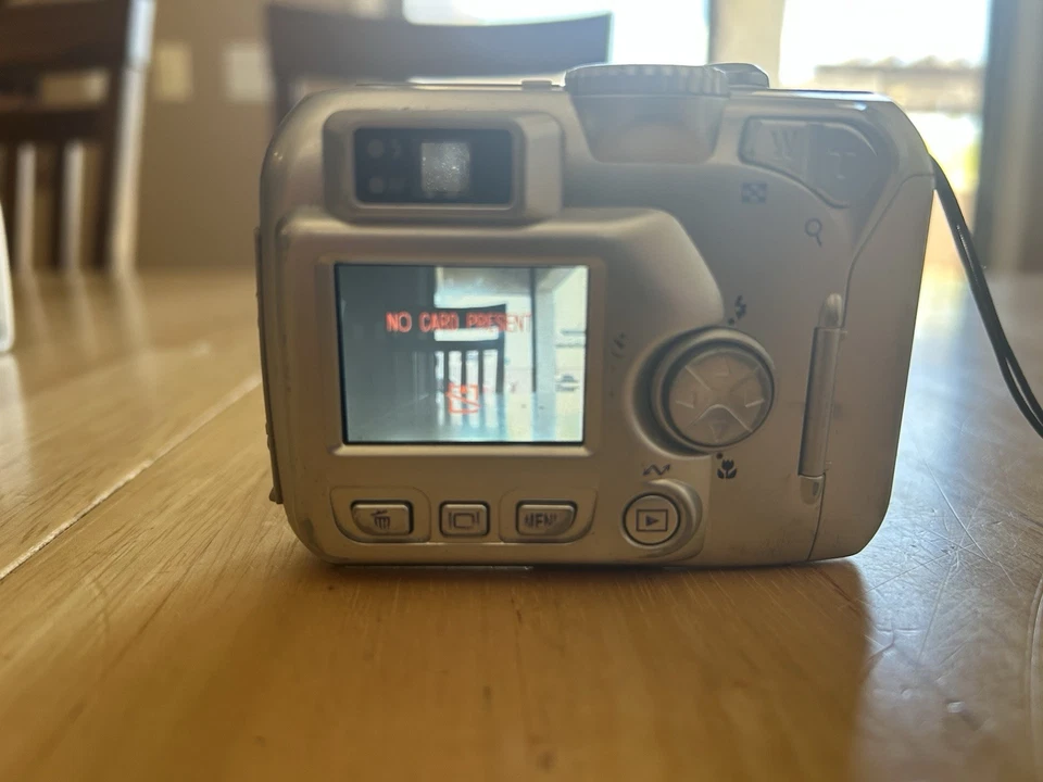 Nikon COOLPIX 3100 3.2MP Digital Camera Silver 3x Optical Zoom - Image 2 of 4