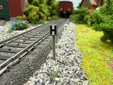 Haltetafel Ne 5 – „H“ für Bahnhöfe (4 Stk.) - H0-Zubehör