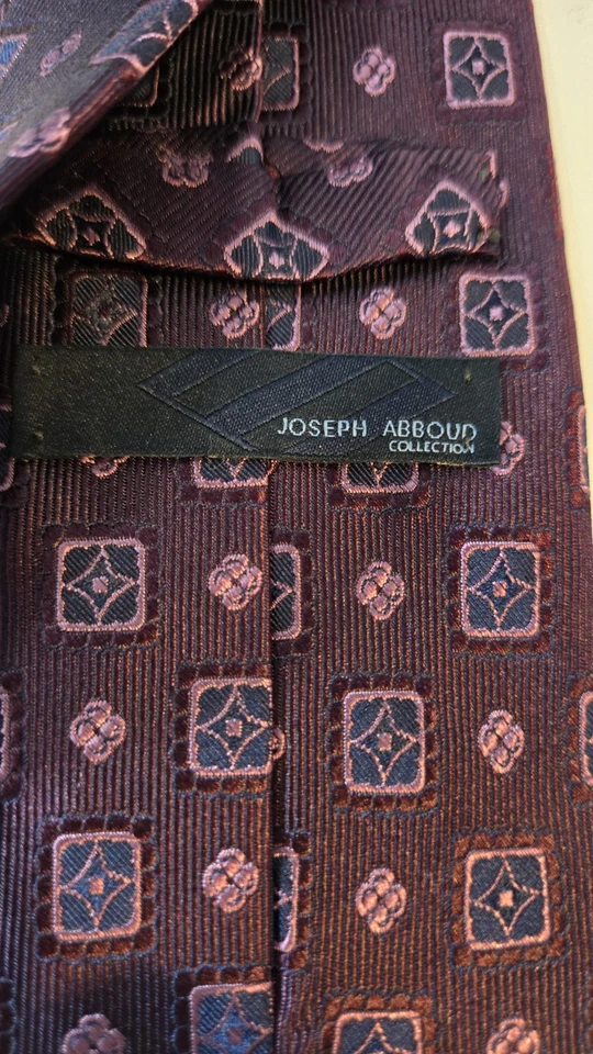 Corbata Joseph Abboud Seda Hecha en EE. UU. Borgoña Patrón Geométrico Para Hombre Clásica Usada en Excelente Condición Foto 2 de 4
