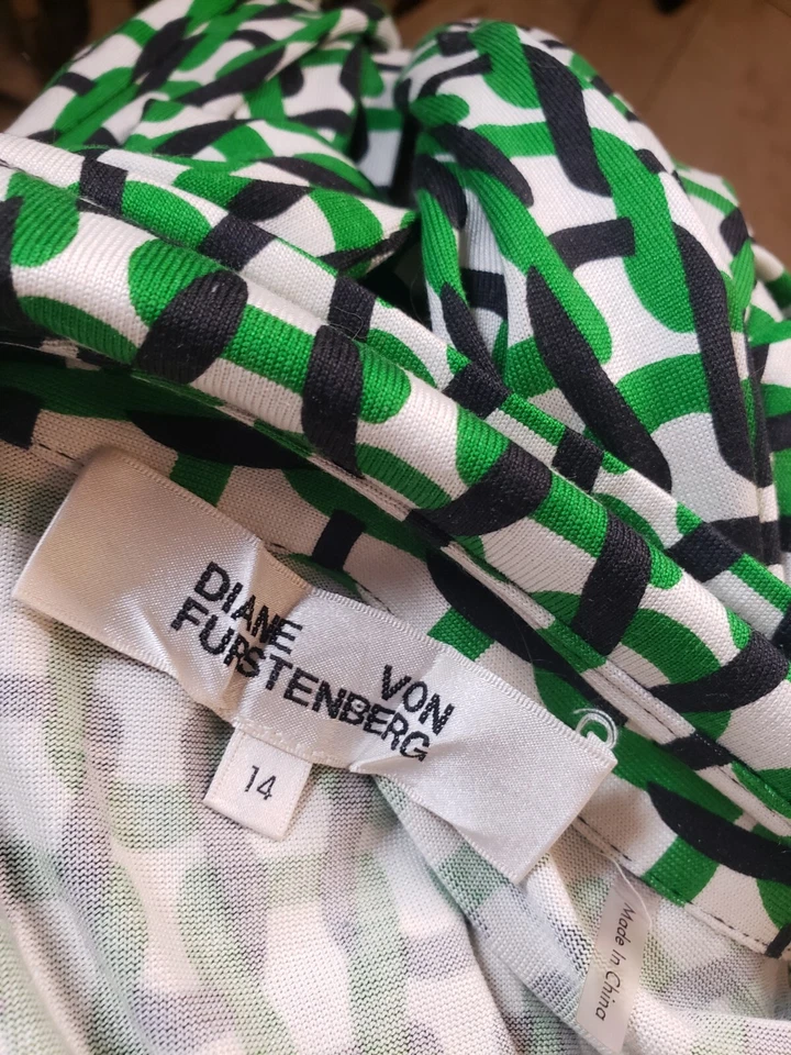 Mono diane von furstenberg talla 14 X grande, ¡tan favorecedor! Echa un vistazo más... Foto 4 de 4