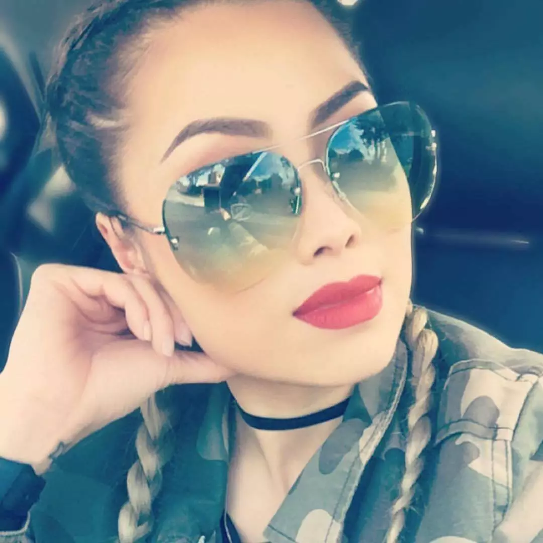Celebrity outlet aviator sunglasses