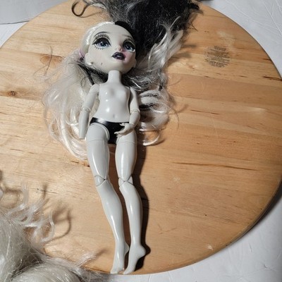 Rainbow High Shadow Heather Grayson Grayscale Fashion Doll Missing Left Hand 