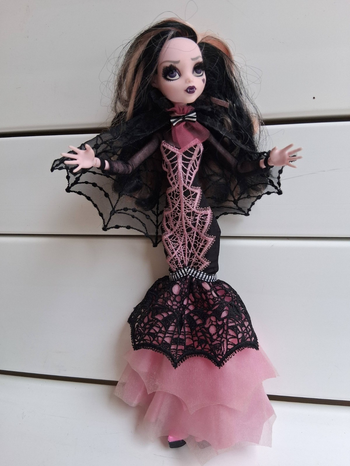 Monster High Adult Collector Draculaura AS SHOWN