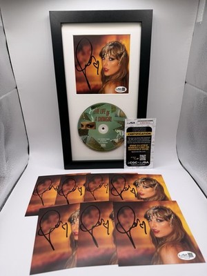 THE LIFE OF A SHOWGIRL CDサインPHOTO1① Taylor Swift Signed The Life of a Showgirl CD Photo #1 long