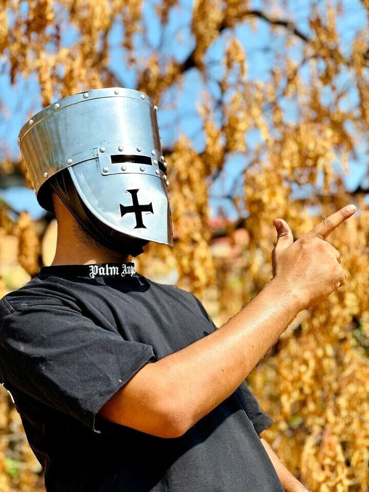 Elmo Medievale da Cavaliere in Armatura - Negozio di Armature Medievali