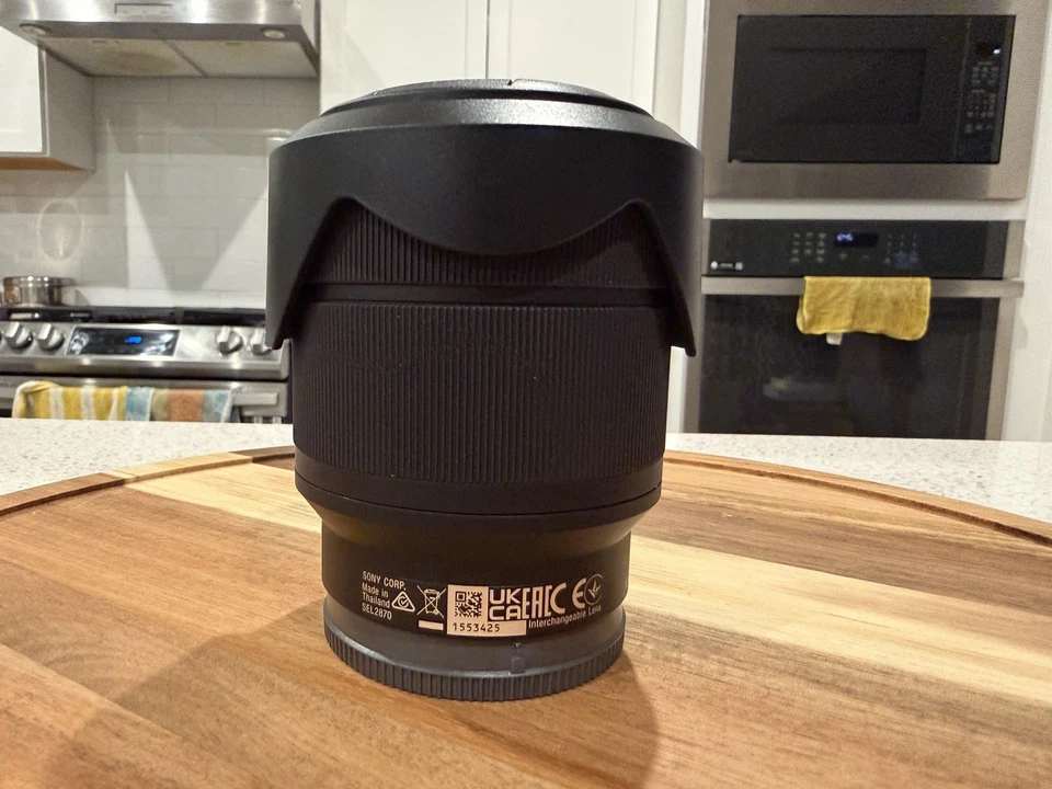 Sony FE 28-70mm f3.5-5.6 OSS Lens SEL2870 ✅ 100% NEW With Caps + Hood!! ✅ - Image 2 of 3
