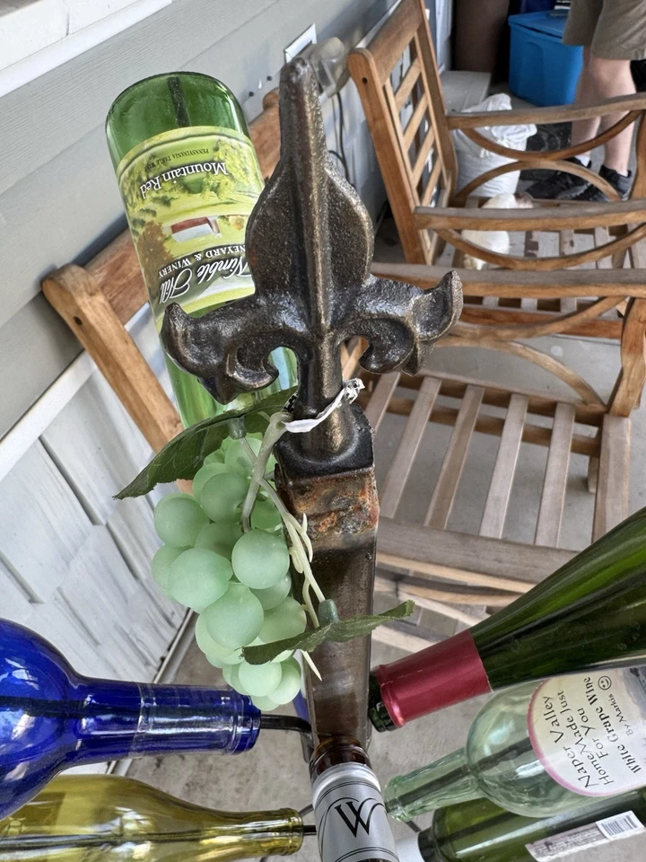 Botellas de vino de pie de 50 pulgadas (12) árbol campo patio/jardín arte con flor de lis Foto 3 de 4