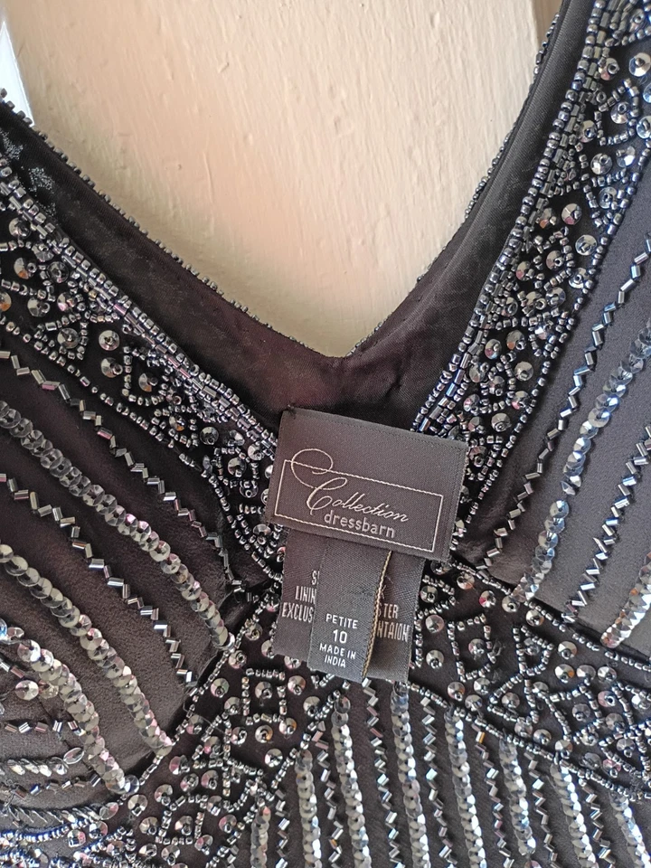 Vestido sin mangas DressBarn con cuentas cuello en V pequeño 10 Foto 4 de 4