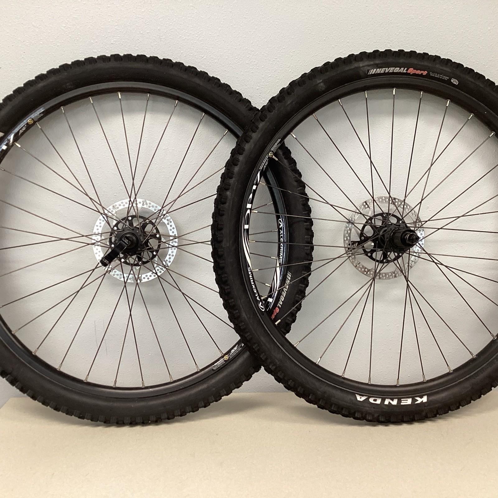 Alexrims DP17 26" Disc Brake Wheel Set Kenda Tires Shimano M495A Hubs 90&rsquo;s MTB