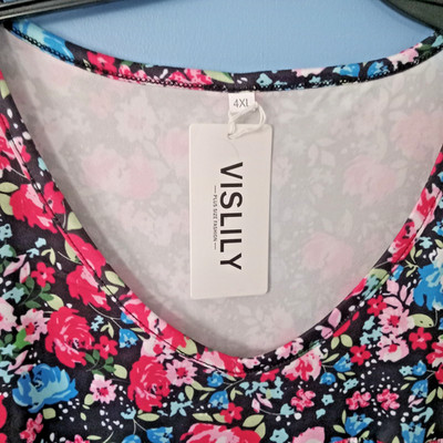 WOMEN'S TOP VISLILY 4XL NWT FLOWER W/BLACK BACKGROUND SHORT SLEEVE RAYON SPANDEX