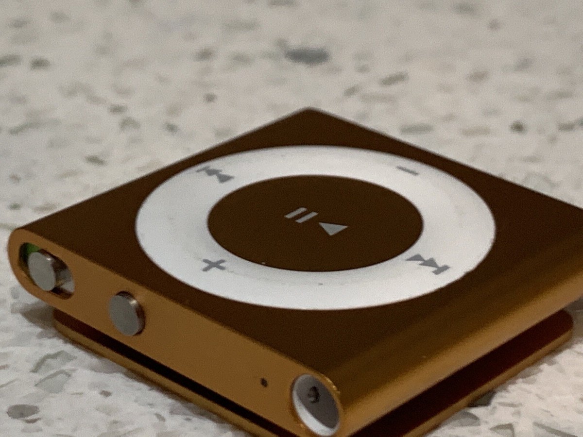 Apple iPod shuffle 4th Generation A1373 Orange 2GB RARE COLLECTORS