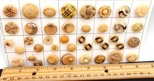 Vintage Czech Glass Buttons Collectors Card Art Deco Custard Caramel Luster 40 p - Picture 14 of 15