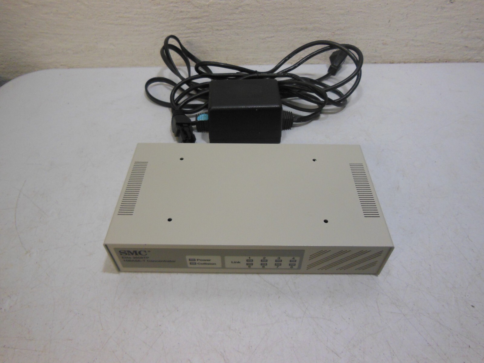 SMC 3608TP Elite 10BASE-T Concentrator w/ Power Supply