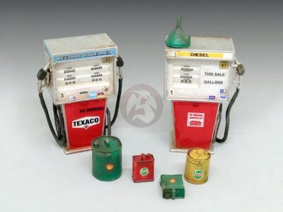 Royal Model 1/35 Modern Gas Pumps Petrol Bowsers w/Fuel Cans (with Decals) 901