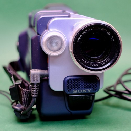 Sony PAL Handycam Camcorder Standard8/Hi8/Digital8 Video Transfer (DCR-TRV355E) - Picture 8 of 10