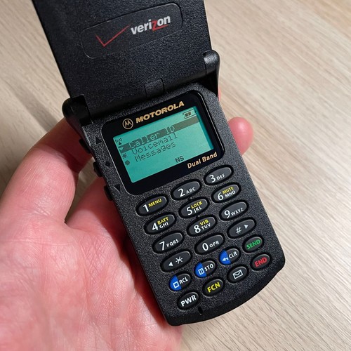 Téléphone à clapet noir double bande Motorola StarTAC ST7868W boîte complète d'origine - Photo 6 sur 16
