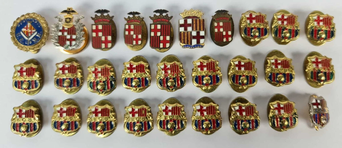 Objets d'avant 2000 badge, pin's de collection sur le football