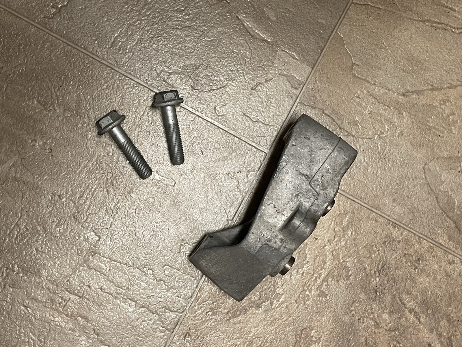 2017 Maserati Levante OEM Aluminum Mounting Bracket & Bolts | Part # 18
