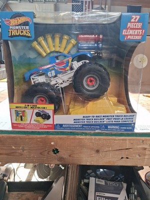 Hot Wheels Munster Truck Builder Set  NIB (Box Has Damage)  T101